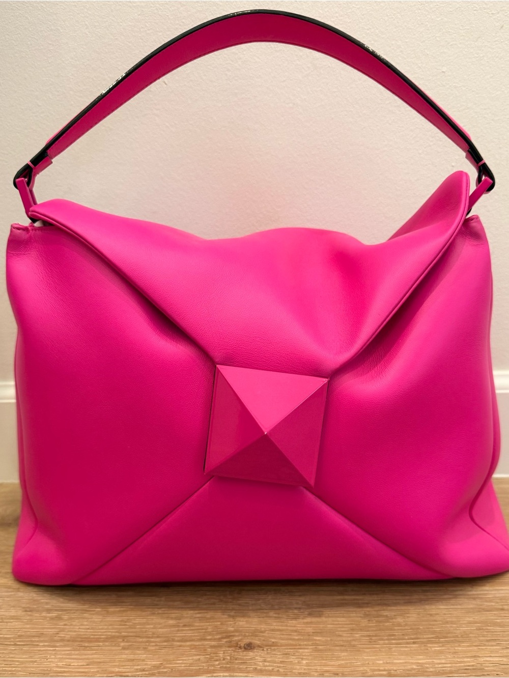 Valentino Garavani Maxi One Stud Hobo Bag in Pink Leather